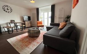Stylish 2 Bed Riverside Flat, Single Or Kingsize Beds, Free Parking